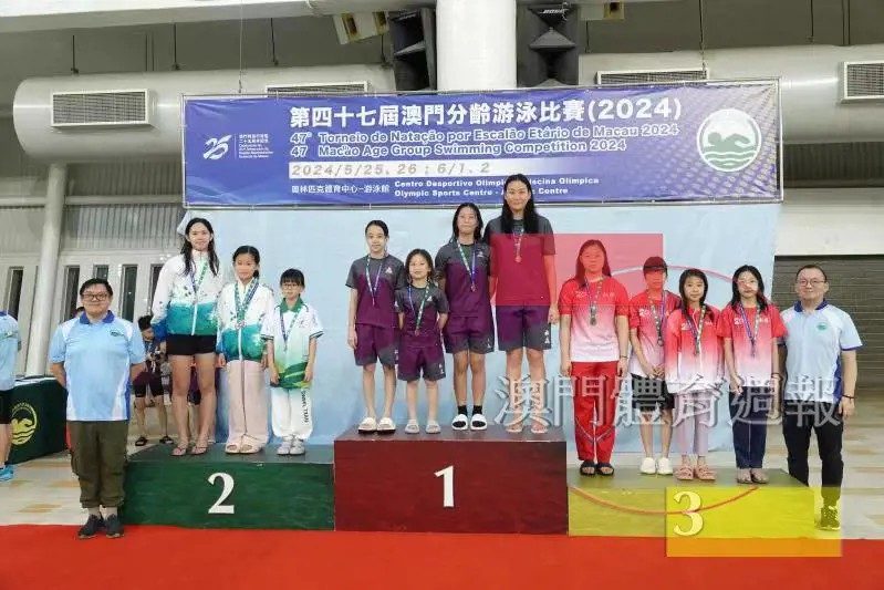 女子混合組4乘100米混合泳接力前三名.jpg